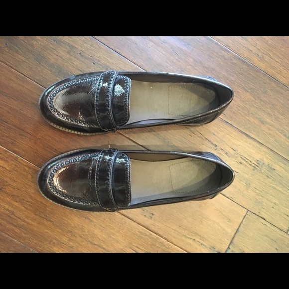 White Mountain Loafers size 6M - Picture 2 of 4